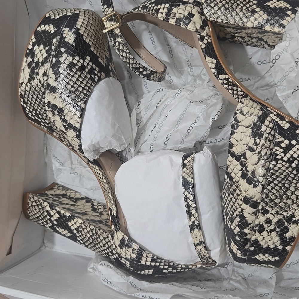 Elegant IGINLA Aldo Snakeskin Platform Heels - Picture 2 of 6